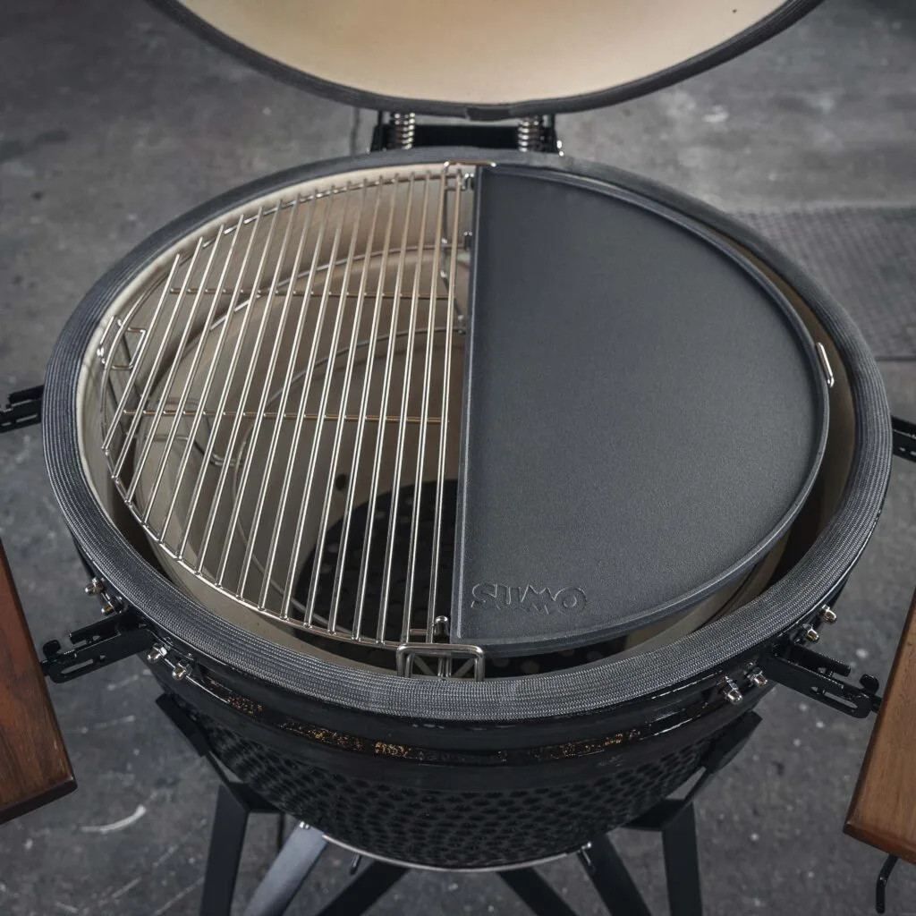 Reversible cast iron plate for Kamado Sumo grill