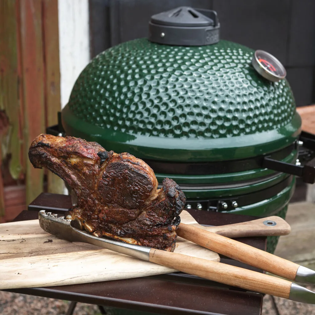 Grilltång med handtag i akaciaträ