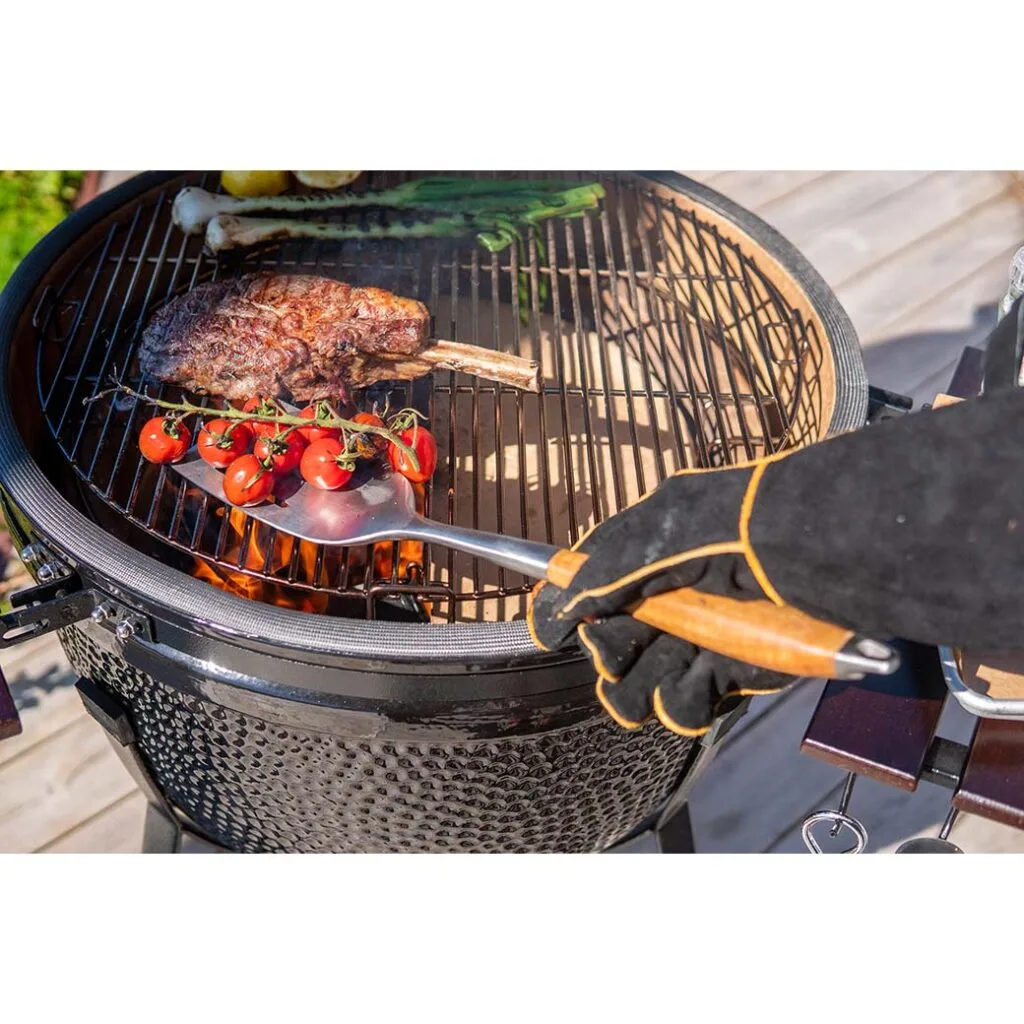 Grilling meat and tomatoes on a Kamado Sumo ceramic grill
