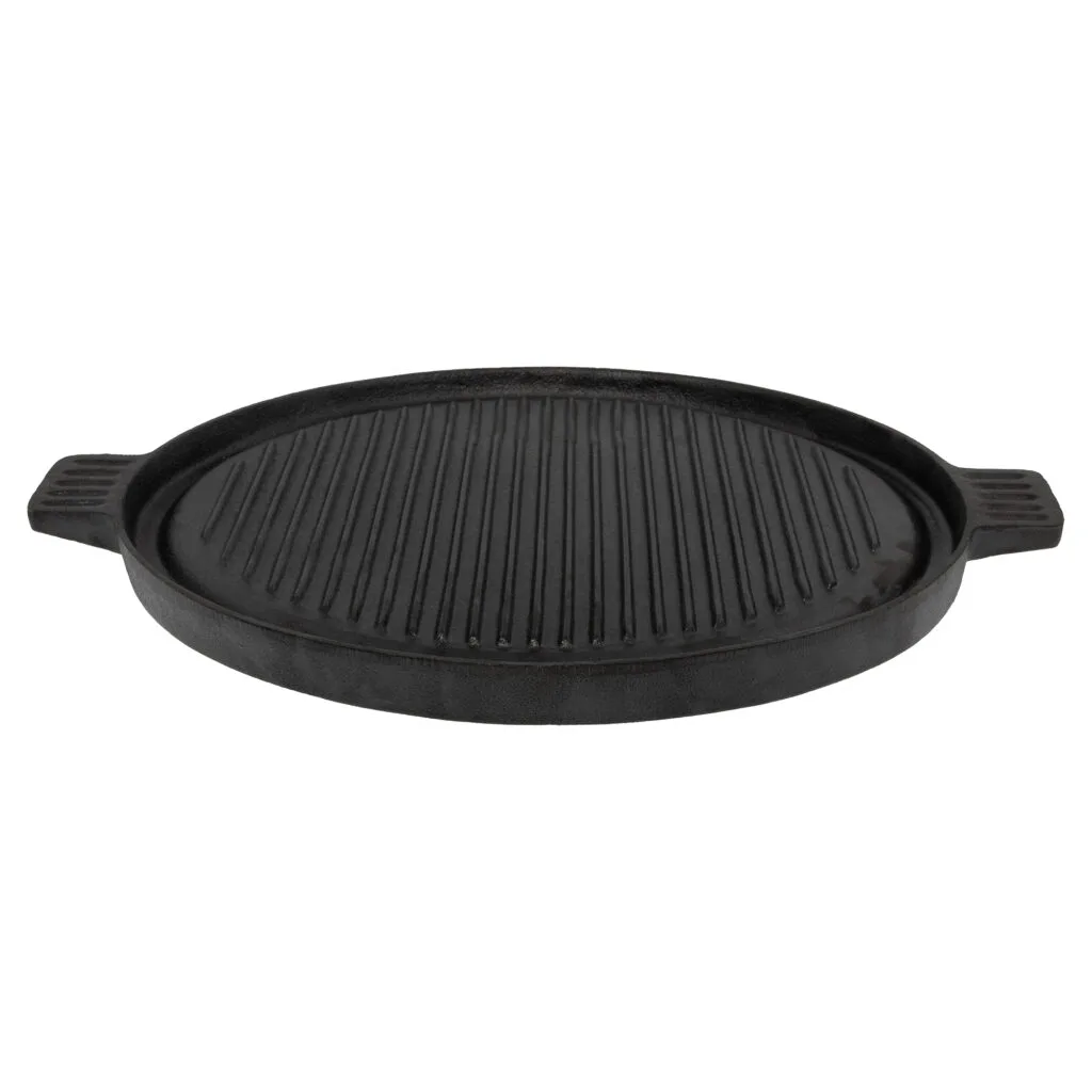 Reversible cast iron grill plate with ridges