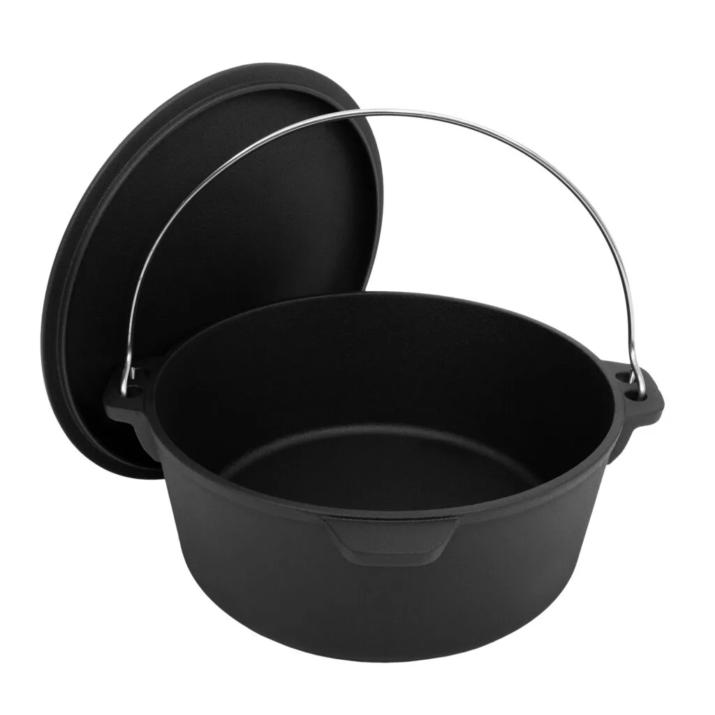 Cast iron pot with a lid and handle