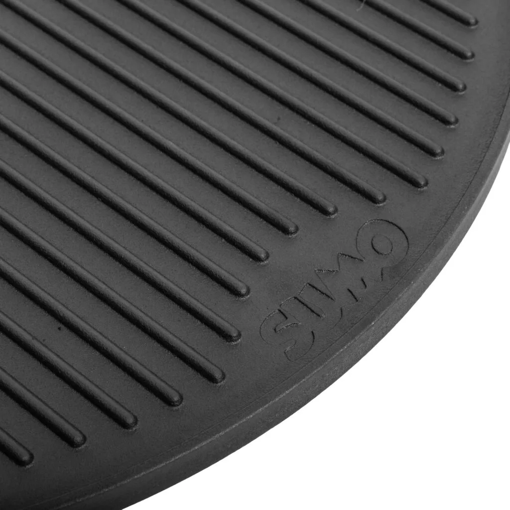 Half-moon reversible cooking plate for Kamado grill