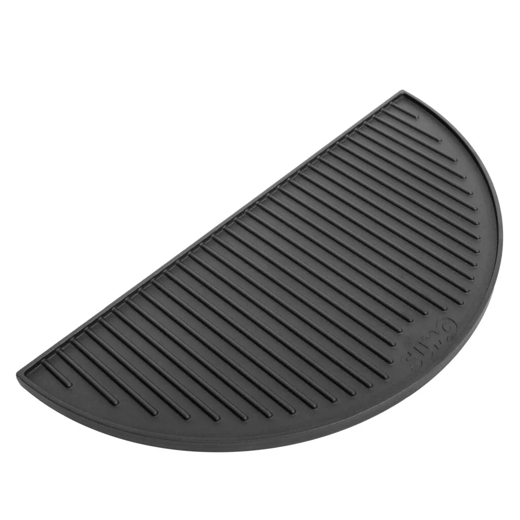 Half-moon reversible grill plate for Kamado Sumo