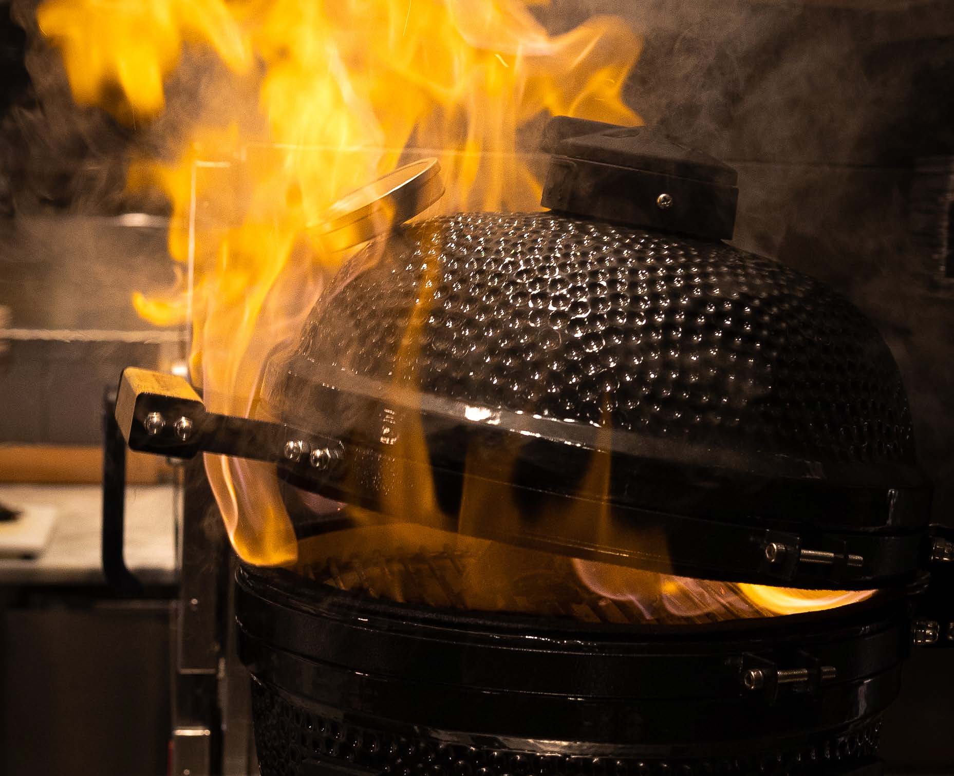 Kamado Sumo-grill med flammor